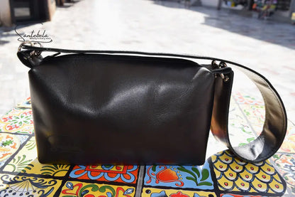 Mezzanote the black Italian goat leather handmade by Santebela.